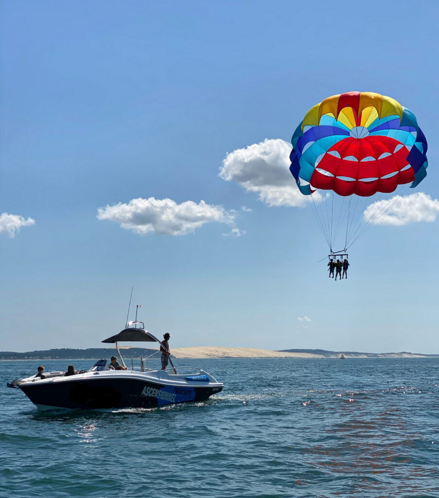 Parachute ascensionnel en groupe au Cap-Ferret avec Glisse en Herbe