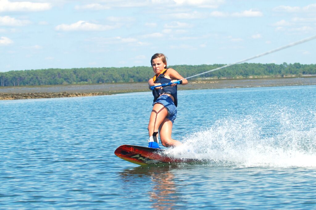 Wakeboard enfant sur le Bassin d'Arcachon et Cap-Ferret