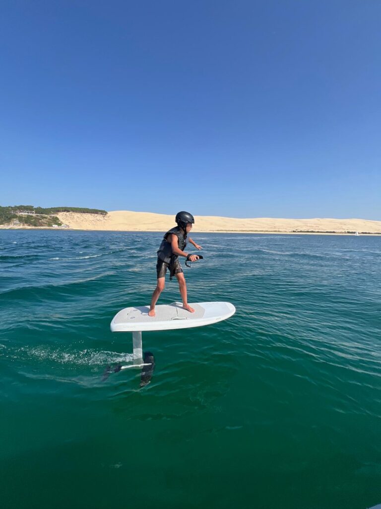 Foil électrique pour enfant sur le Bassin d'Arcachon et Cap-Ferret